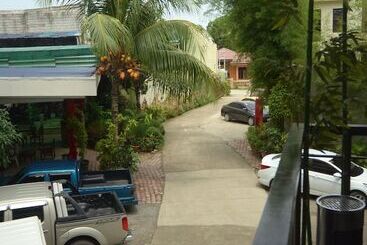 هتل Reyna S The Haven And Gardens