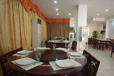 هتل Reyna S The Haven And Gardens