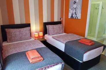 هتل Robin 7 Lodge City Centre