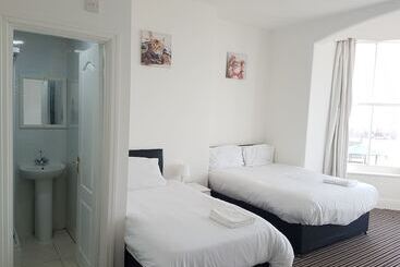 هتل The Mews Inn