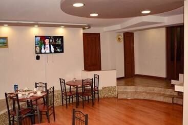 Prime Hotel & Hostel