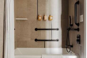 Sonder Onyx