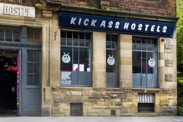 هاستل Kick Ass Grassmarket