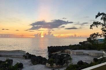 هتل Coral Seas Cliff