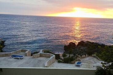 هتل Coral Seas Cliff