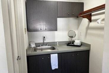 汽车旅馆  Desert Sands Inn & Suites