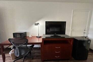汽车旅馆  Desert Sands Inn & Suites