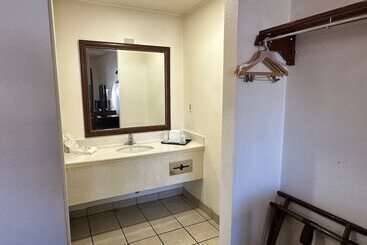 汽车旅馆  Desert Sands Inn & Suites