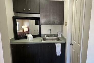 汽车旅馆  Desert Sands Inn & Suites