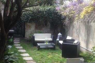 تختخواب و صبحانه 19 Borgo Cavour