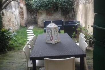 تختخواب و صبحانه 19 Borgo Cavour