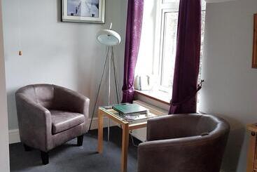 تختخواب و صبحانه Bronwye Guest House
