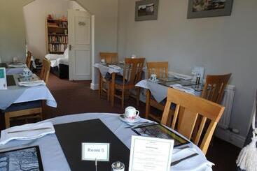 تختخواب و صبحانه Bronwye Guest House