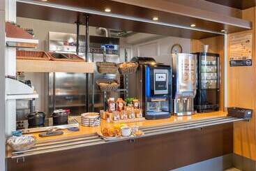 B&b Hotel Lyon Saint Bonnet Mi Plaine