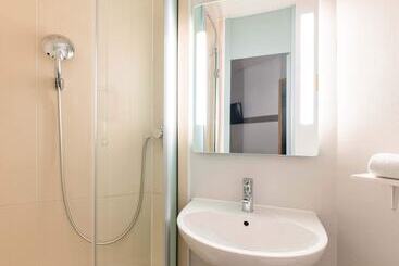 B&b Hotel Lyon Saint Bonnet Mi Plaine