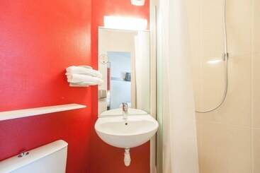 B&b Hotel Lyon Saint Bonnet Mi Plaine