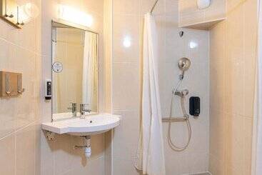 B&b Hotel Lyon Saint Bonnet Mi Plaine