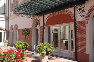 هتل Castel Maintenon   Handwritten Collection