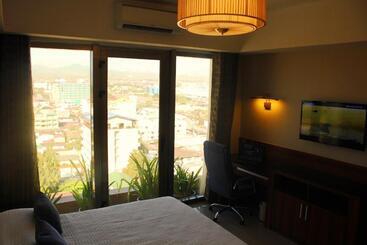 בית מלון כפרי Central Park Tower Resort