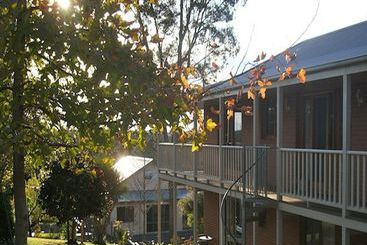 Отель Cloverhill Hepburn Springs