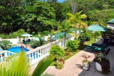 هتل Hanneman Holiday Residence