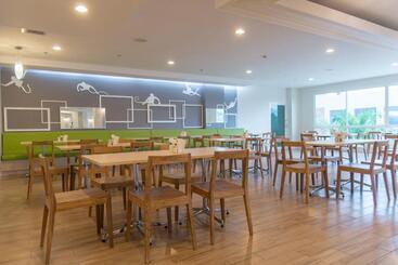 هتل Prachuap Grand
