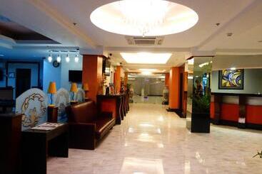 هتل Silver Oaks Suites &
