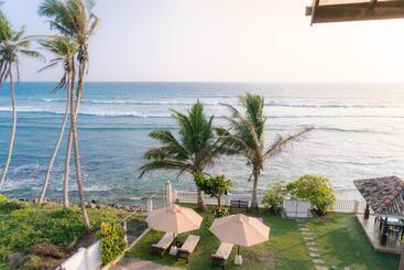 هتل Surf Station