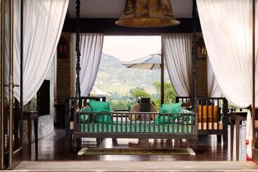 هتل The Pavilions Himalayas The Farm