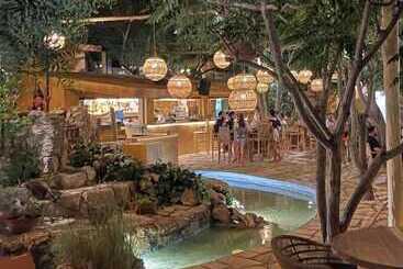 Marlita Beach Hotel Apartments