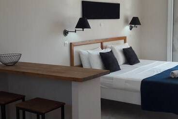 هتل آپارتمان Toni S Guesthouse