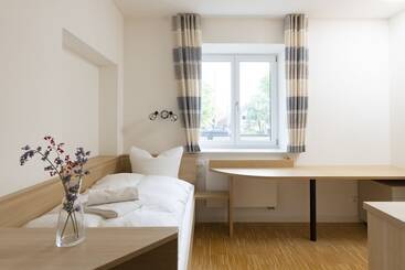 هاستل Henrys Sleeping Am Augsburger Eiskanal