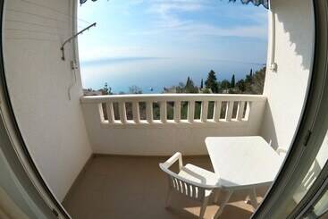 Apartments Villa Dvor