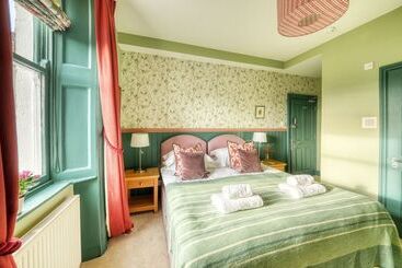 تختخواب و صبحانه Hill House