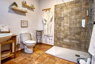 تختخواب و صبحانه La Vieja Botica