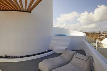 هتل Aecon Suites