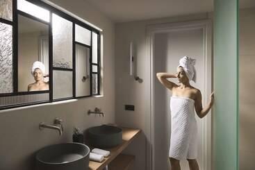هتل Cave Suites