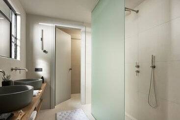 هتل Cave Suites