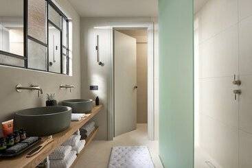 هتل Cave Suites