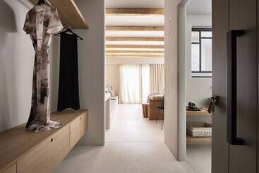 هتل Cave Suites