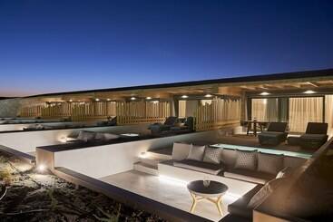 هتل Cave Suites