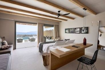 هتل Cave Suites