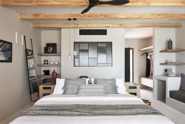 هتل Cave Suites