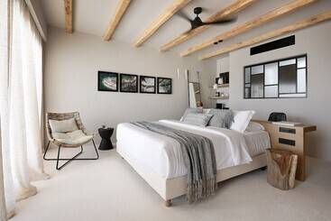 هتل Cave Suites