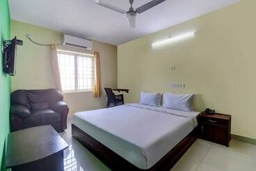هتل Fab Green Tree Inn