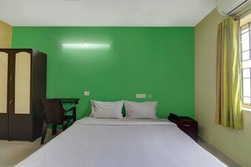 هتل Fab Green Tree Inn