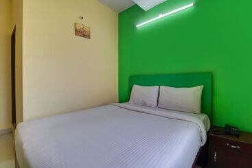 هتل Fab Green Tree Inn