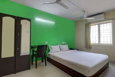 هتل Fab Green Tree Inn