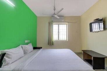 هتل Fab Green Tree Inn
