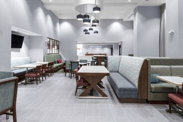 هتل Hampton Inn & Suites Indianapolis West Speedway